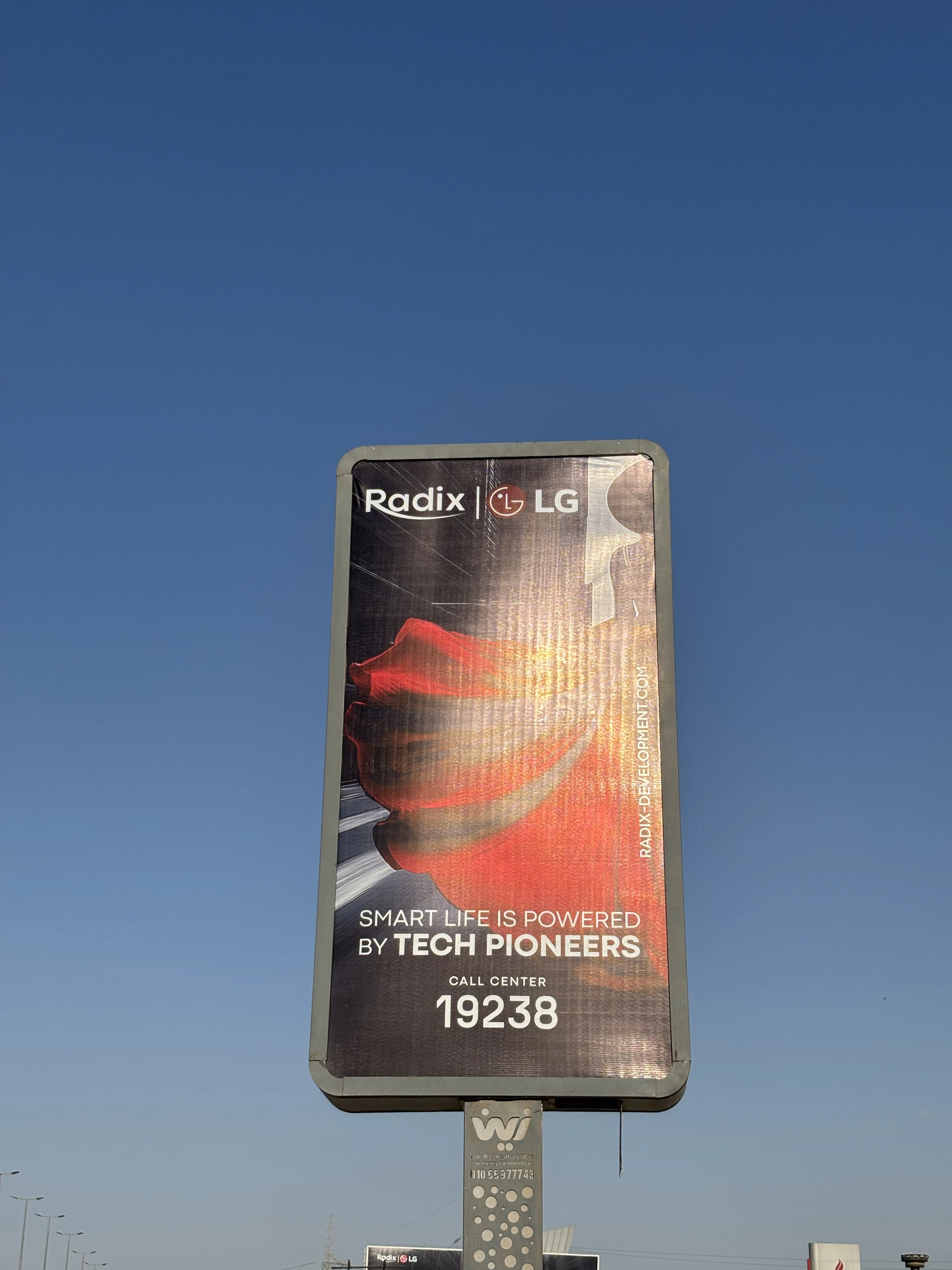 radix-&-lg-billboard